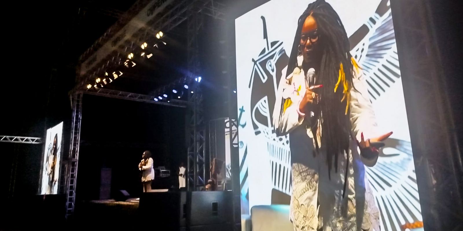 Carla Akotirene critica visão limitada do racismo no Brasil durante congresso