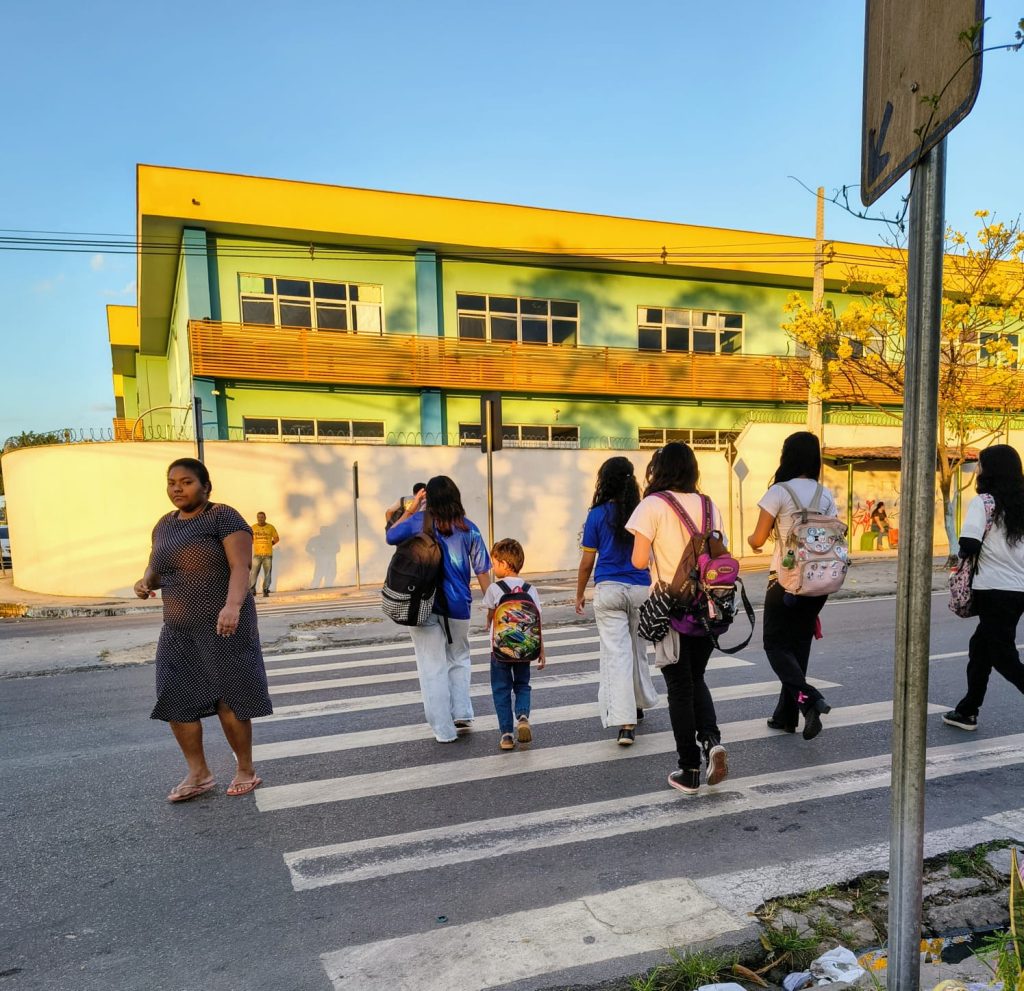 Manaus avalia instalação de semáforo para proteger estudantes no Santa Etelvina
