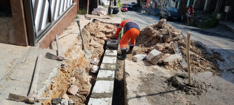 Prefeitura de Manaus realiza obras emergenciais de drenagem no bairro Armando Mendes