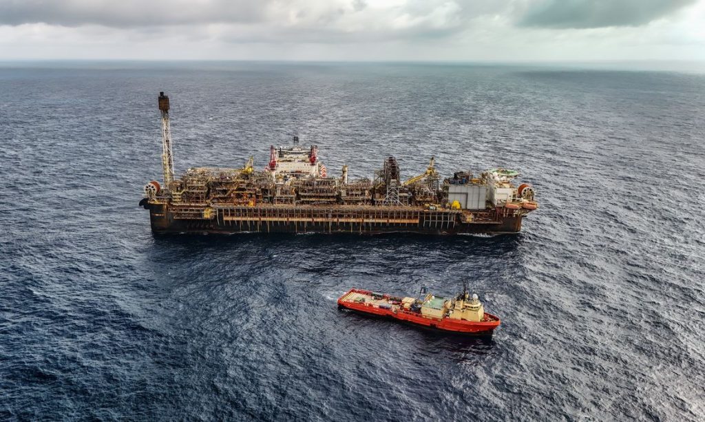 Produção de petróleo no Brasil atinge recorde de 3,34 milhões de barris diários