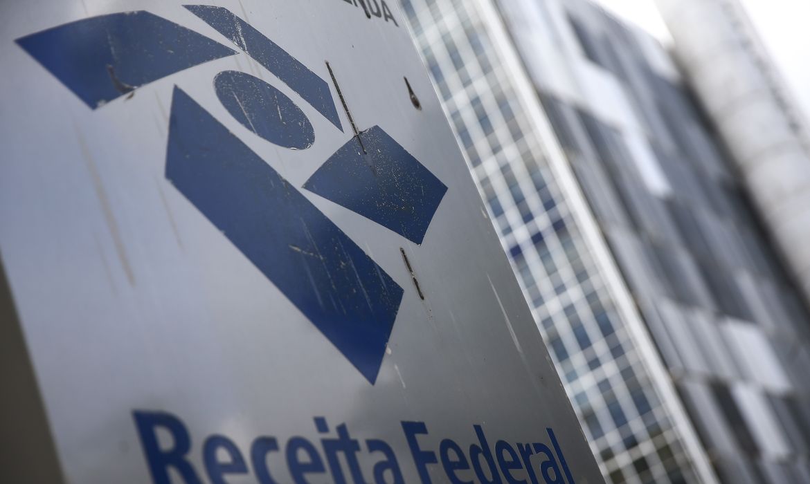 Receita Federal altera prazos e adia cronograma de destaque de impostos da reforma tributária