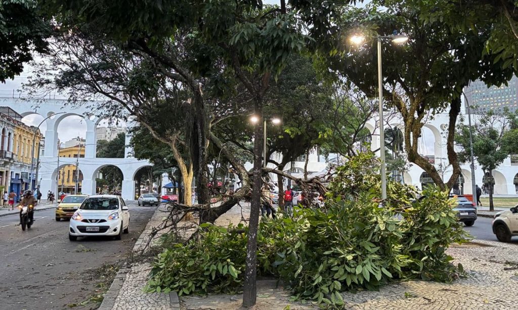 Ventania severa provoca apagão e colapso no transporte público do Rio de Janeiro