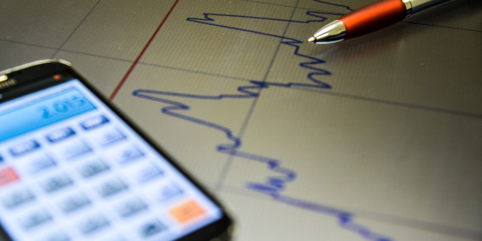 Analistas do mercado financeiro cortam estimativa de alta do PIB para 2026