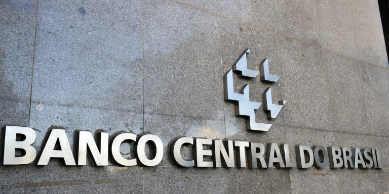 Banco Central fecha empresas do Grupo Simpala por irregularidades e risco a credores