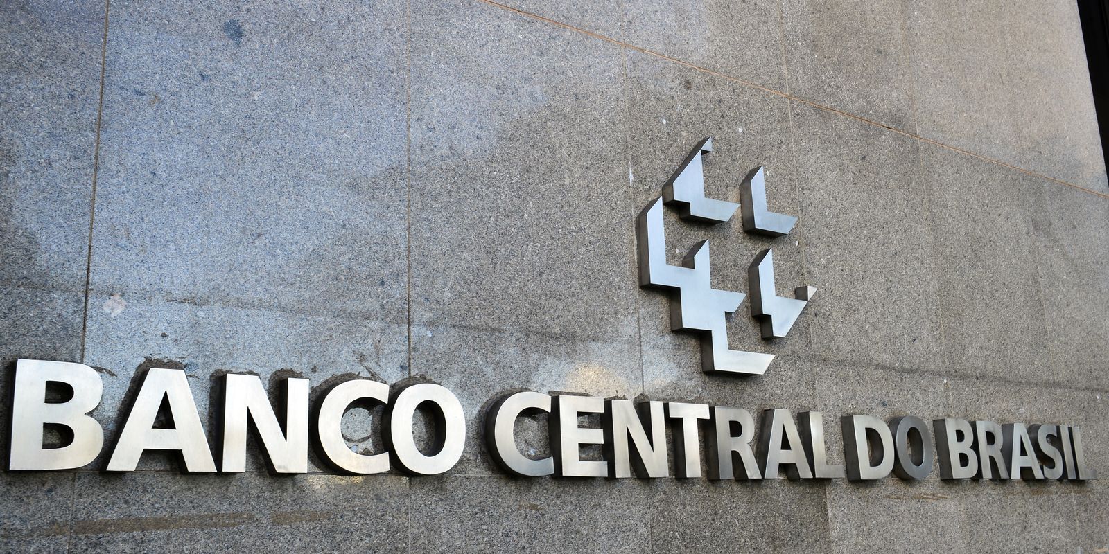 Banco Central fecha empresas do Grupo Simpala por irregularidades e risco a credores