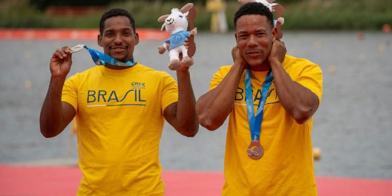 Brasil conquista medalha de prata inédita com Jacky Godmann e Gabriel Nascimento no Mundial de Canoagem
