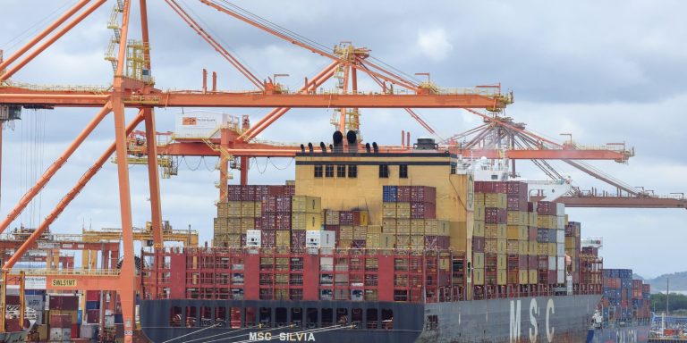 Brasil e Estados Unidos retomam negociações comerciais após diálogo entre líderes