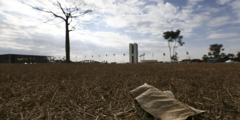Brasil enfrenta contraste climático com risco de temporais no Sul e calor extremo no Centro-oeste
