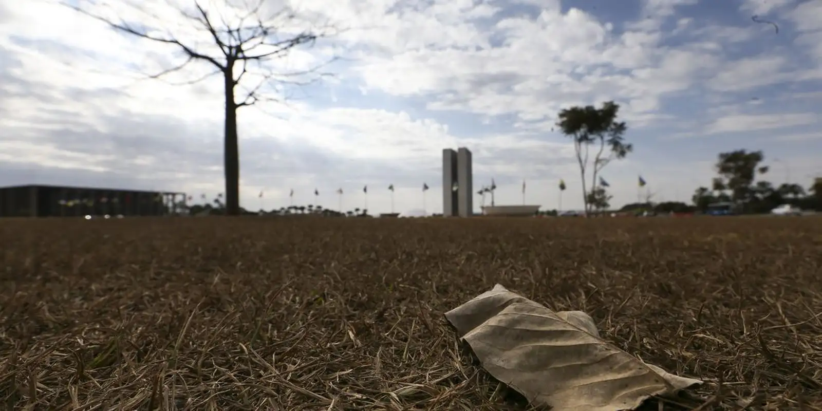 Brasil enfrenta contraste climático com risco de temporais no Sul e calor extremo no Centro-oeste