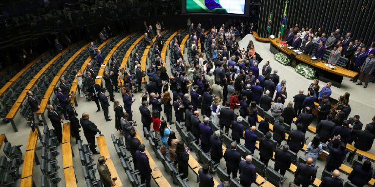 Câmara vota nesta segunda-feira o fim da taxa de importação para compras de até 50 dólares