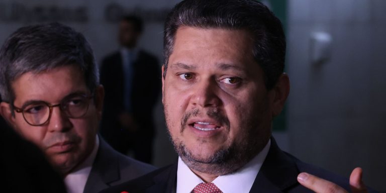 CCJ do Senado recebe PEC que acaba com escala 6x1 sob relatoria de Omar Aziz
