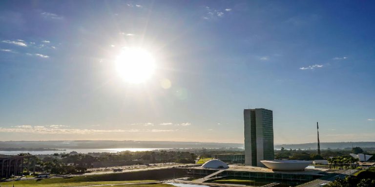 Congresso Nacional articula votações decisivas sobre jornada de trabalho e impostos