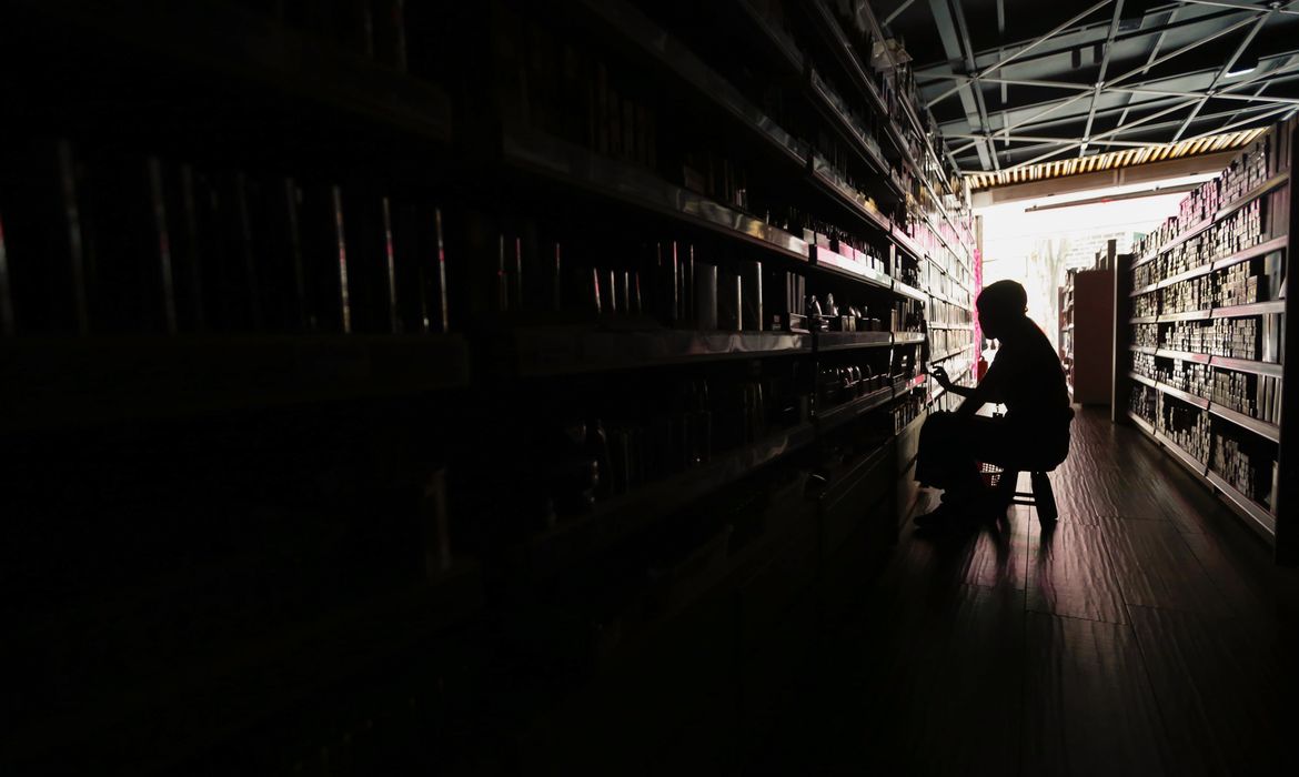 Consumidores do Rio de Janeiro recebem orientações sobre ressarcimento por danos elétricos