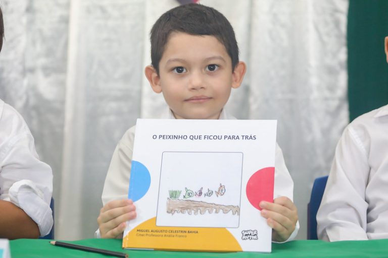 Crianças da rede municipal de Manaus lançam livro sobre a Amazônia