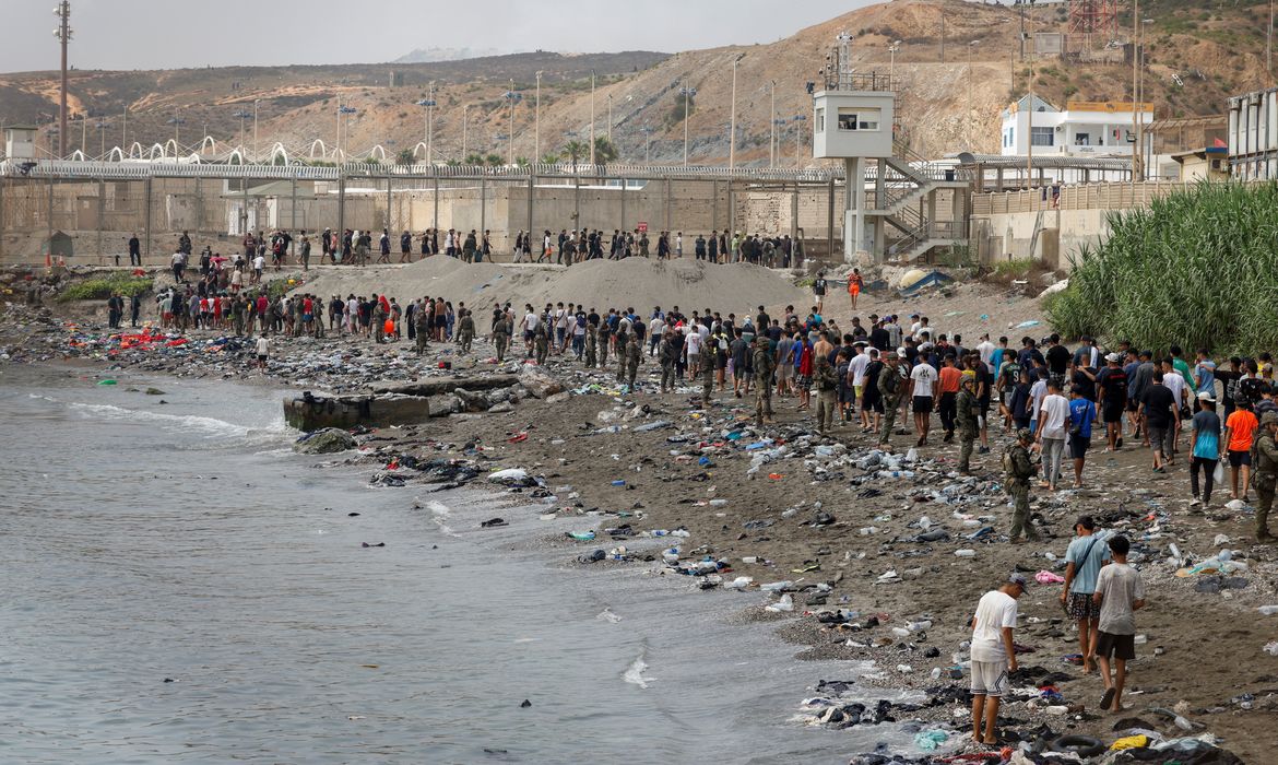 Crise migratória em Ceuta expõe abismo social e fracasso de políticas em Marrocos