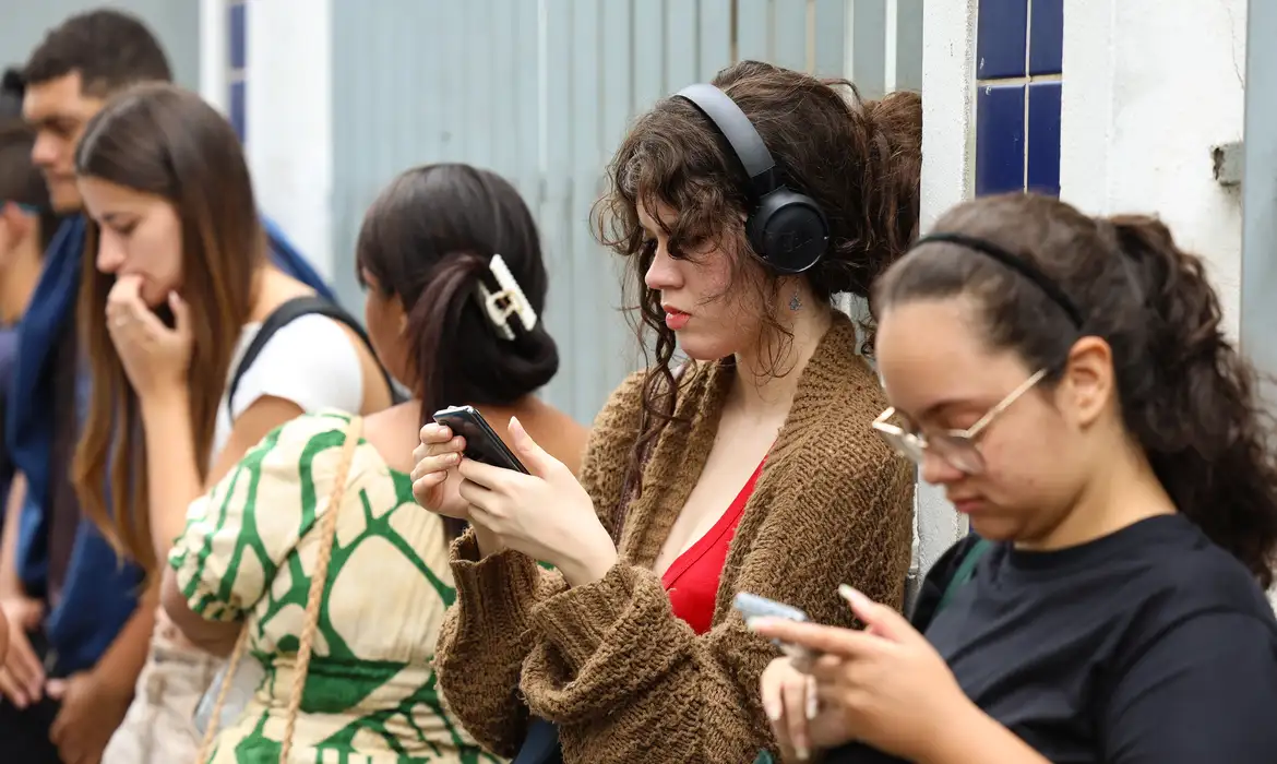 Desigualdade e busca por autonomia marcam a trajetória profissional dos jovens brasileiros