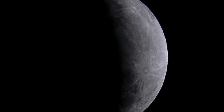 Eclipse parcial da Lua ilumina o céu brasileiro nesta quinta-feira