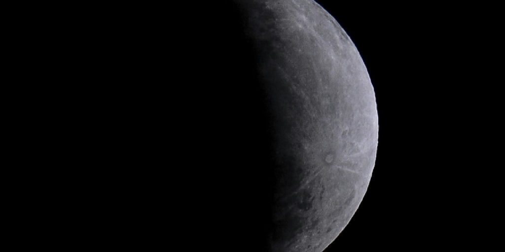 Eclipse parcial da Lua ilumina o céu brasileiro nesta quinta-feira