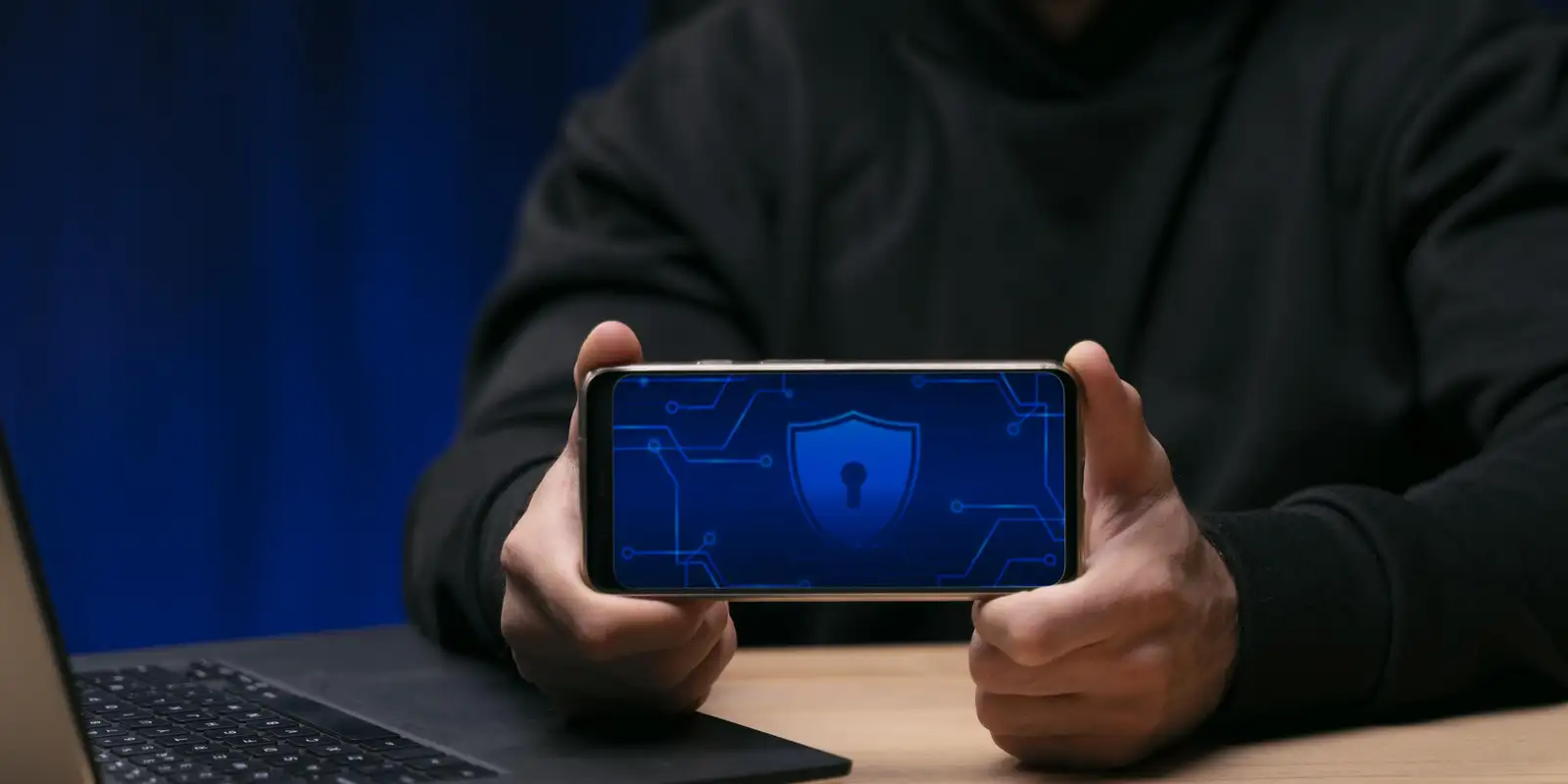 Engenharia social domina 40% das fraudes financeiras e mira jovens brasileiros via PIX e celular