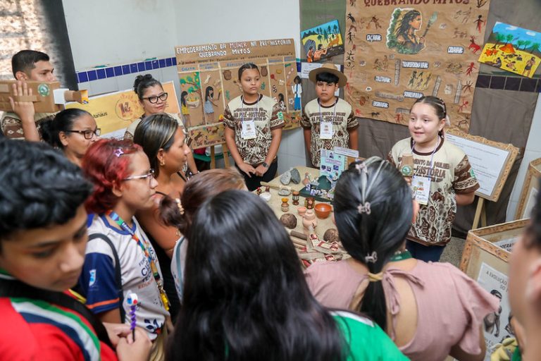 Estudantes de Manaus destacam protagonismo feminino em feira de ciências