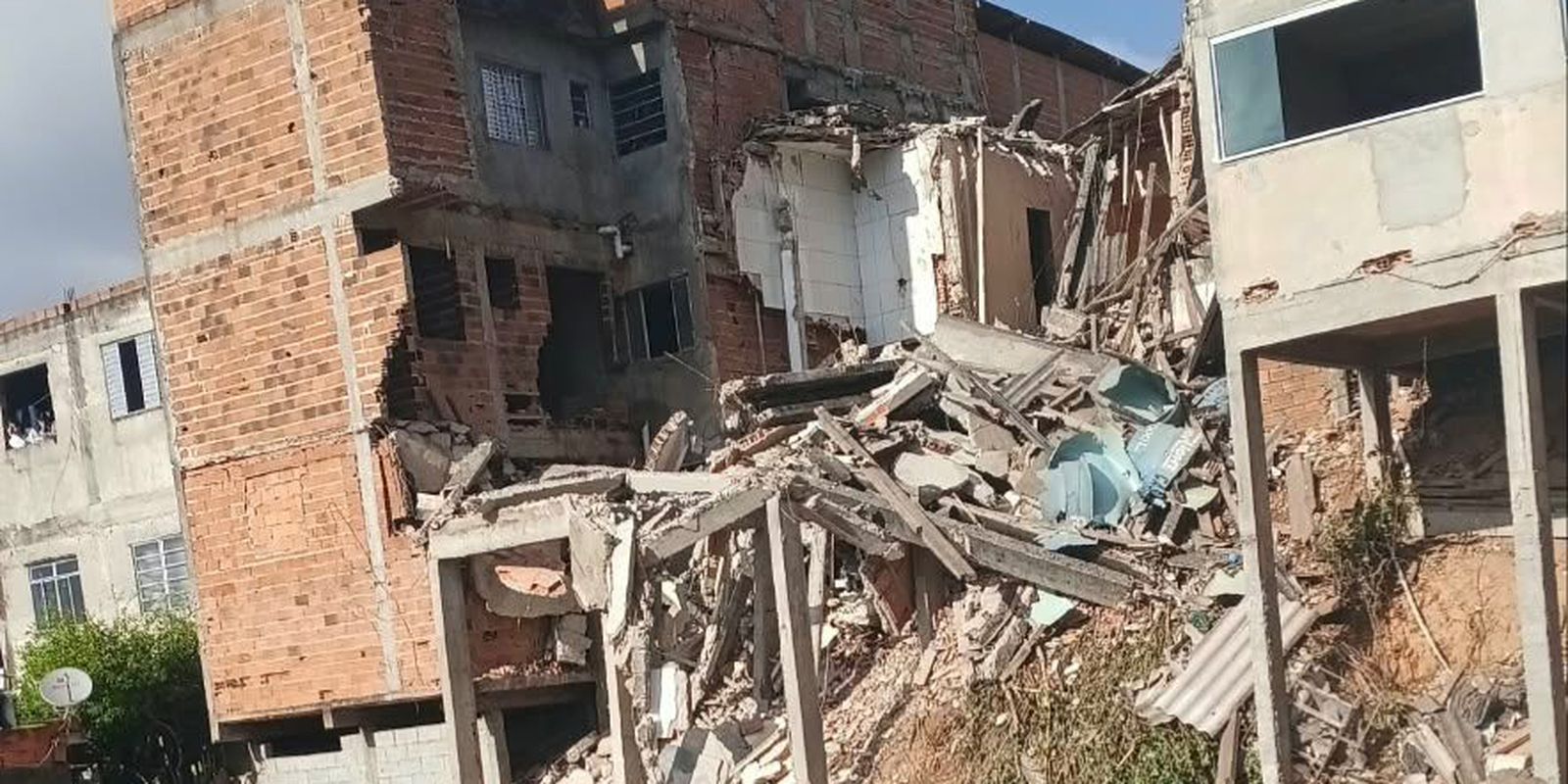 Explosão de botijão de gás deixa 13 casas interditadas na zona norte de São Paulo