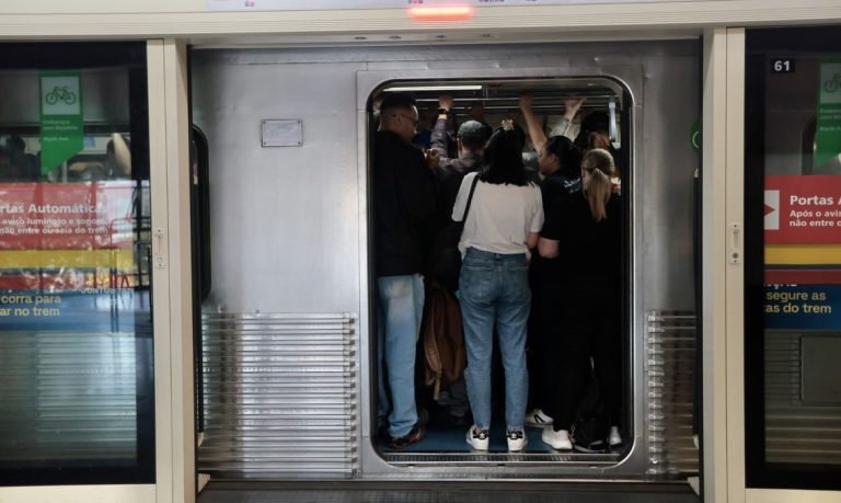 Greve da CPTM altera rotina de passageiros e causa caos no trânsito de São Paulo