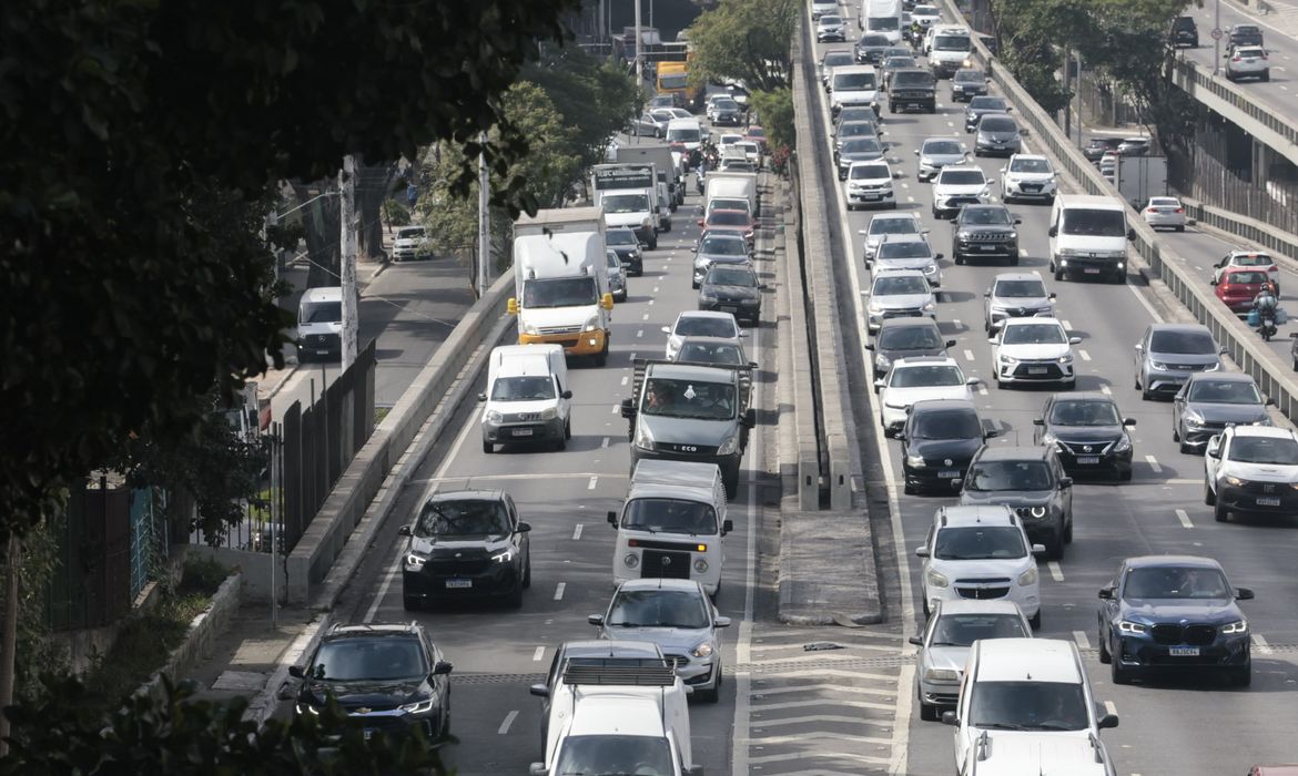 Greve na CPTM trava trânsito de São Paulo com 750 quilômetros de lentidão
