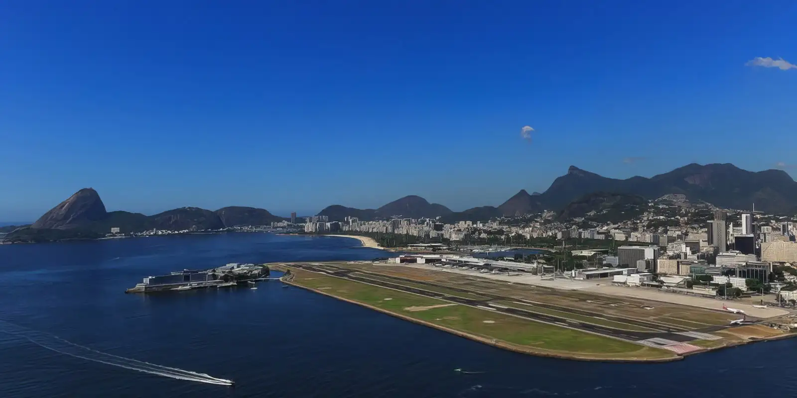 Incidente com aeronave suspende operações no aeroporto Santos Dumont
