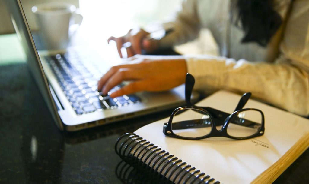 Liderança feminina no setor de seguros ainda enfrenta barreiras estruturais