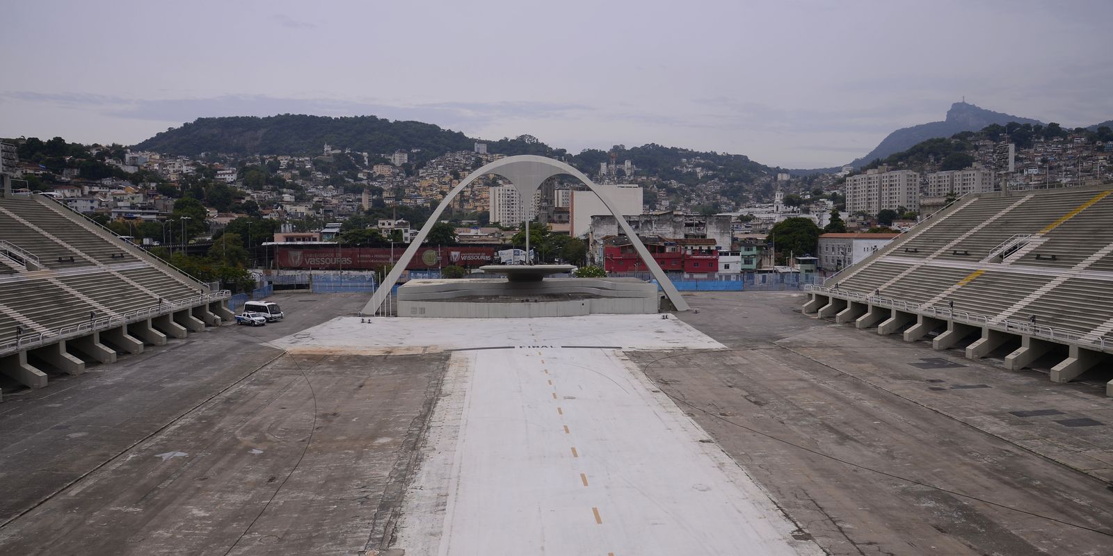Liesa abre bilheteria para o Carnaval 2027 na Sapucaí com guia de preços e desfiles