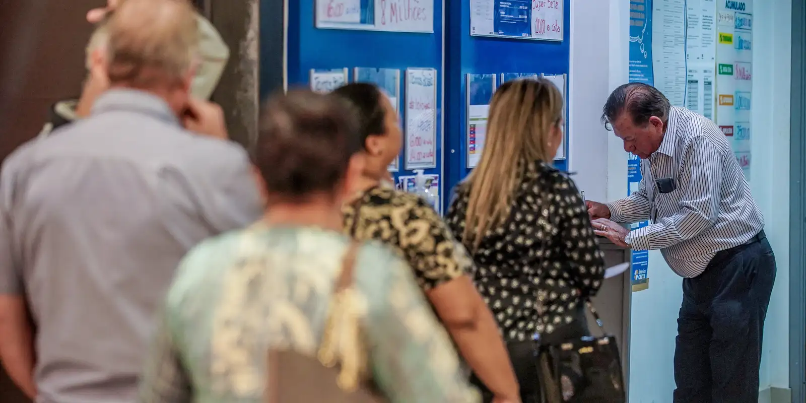 Mega-sena acumula e sorteio deste domingo oferece prêmio de 58 milhões de reais