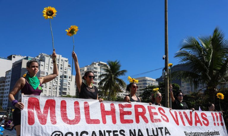 Misoginia mobiliza protestos nacionais por aprovação de projeto na Câmara
