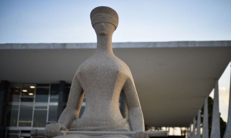 Moraes mantém proibição de visitas e nega encontro de Bolsonaro com filhos