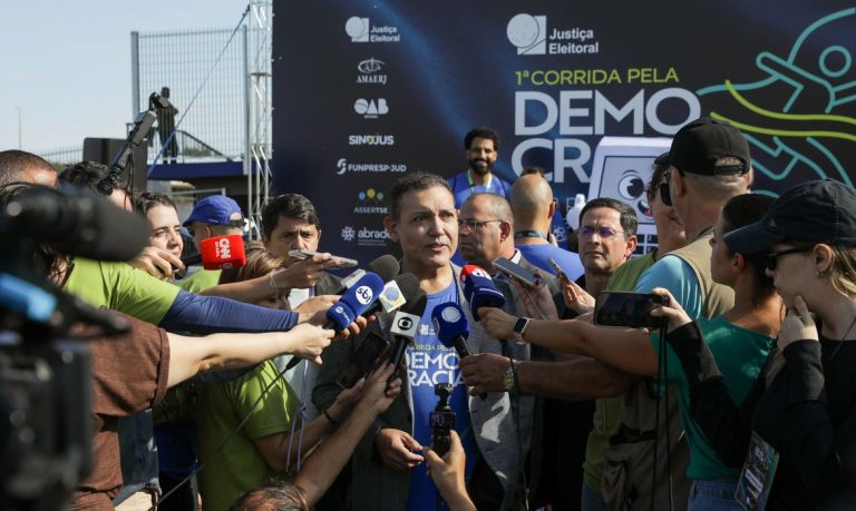 Nunes Marques destaca transparência das urnas eletrônicas em evento do TSE