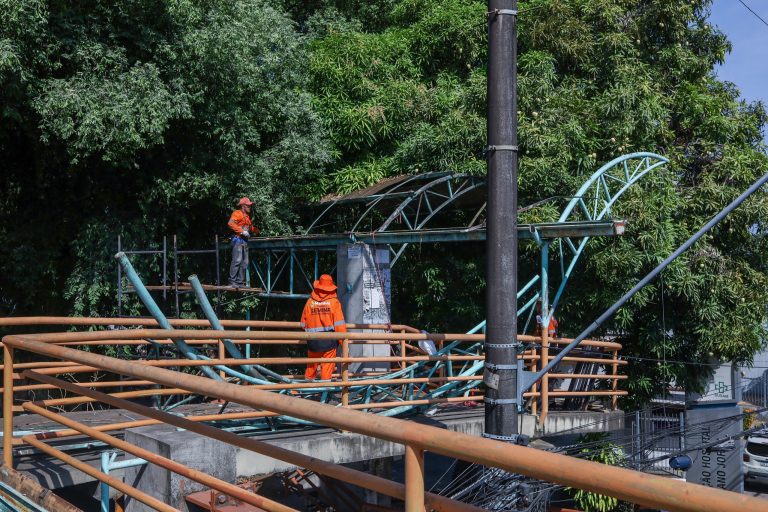 Obras na passarela da avenida Carvalho Leal buscam reforçar a segurança de pedestres em Manaus