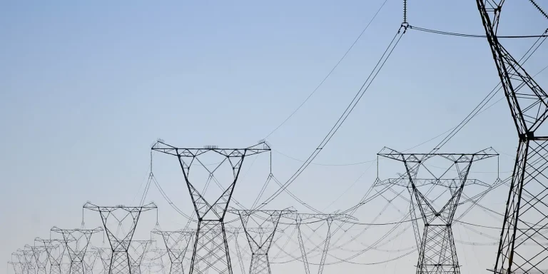 ONS ordena novo corte de energia em 2026 para conter excesso de oferta no sistema nacional