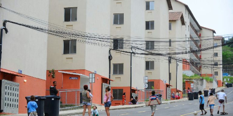 Orçamento de 2027 mantém Bolsa Família em 600 reais e transfere decisão ao Congresso