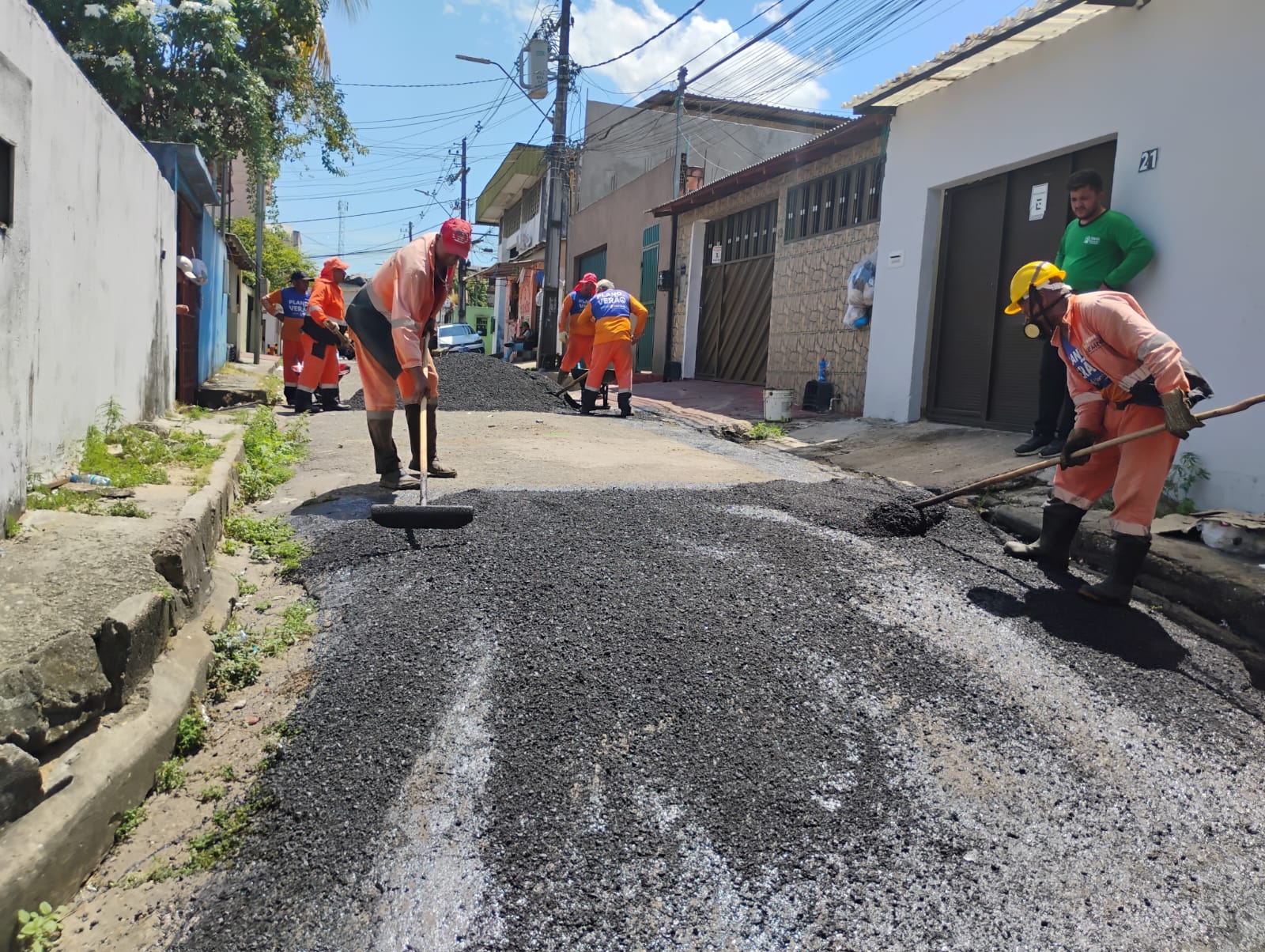 Prefeitura de Manaus acelera obras de pavimentação no bairro da Paz