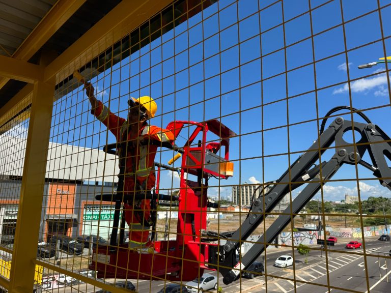 Prefeitura de Manaus intensifica modernização de passarelas em corredores viários