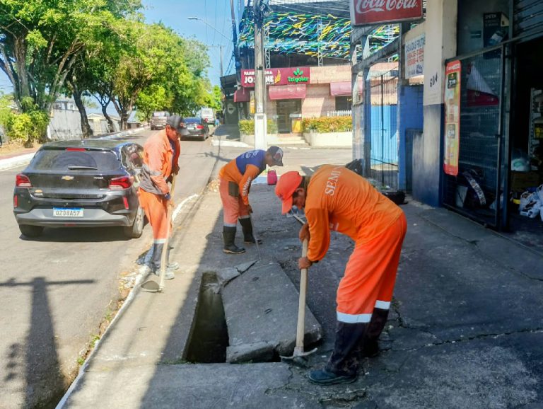 Prefeitura de Manaus realiza manutenção em rede de drenagem no bairro Redenção