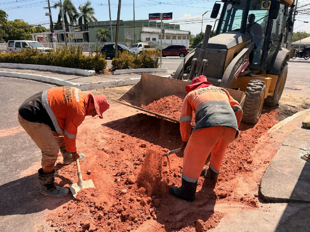 Prefeitura de Manaus realiza obra emergencial em galeria na zona Centro-sul