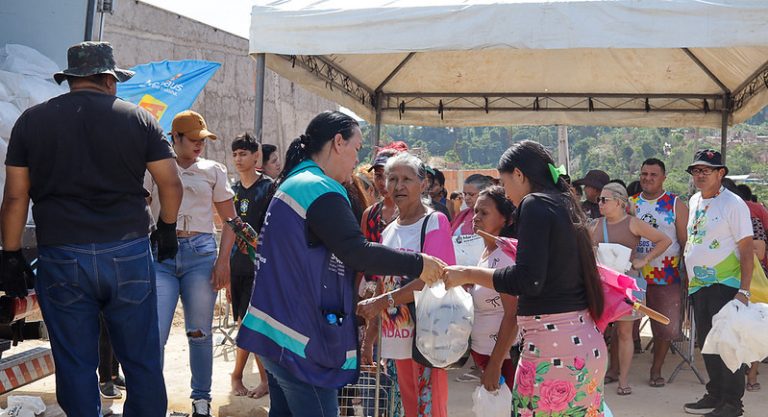 Programa Jaraqui da Gente entrega 57 mil peixes a 3 mil famílias na zona Leste de Manaus