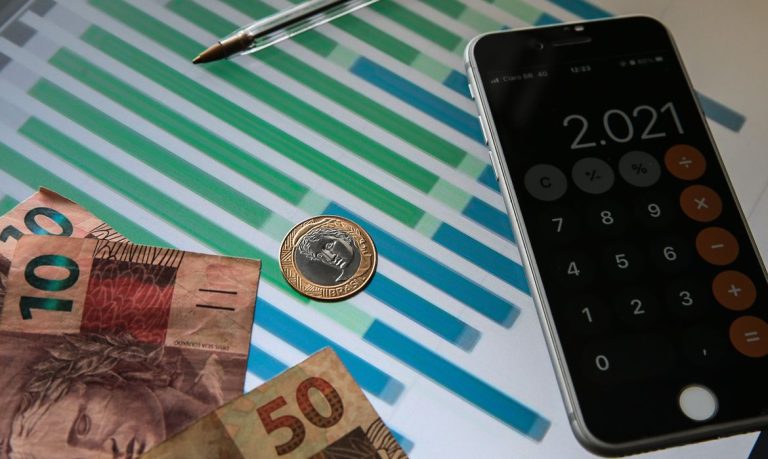 Projeção para a Selic em 2026 recua a 13,75% no Focus com queda na inflação