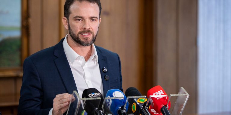 Salário mínimo deve atingir R$ 1.741 em 2027 conforme projeção do governo