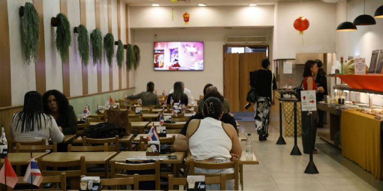 Setor de serviços emprega 15,9 milhões de brasileiros com média salarial de 2,2 mínimos