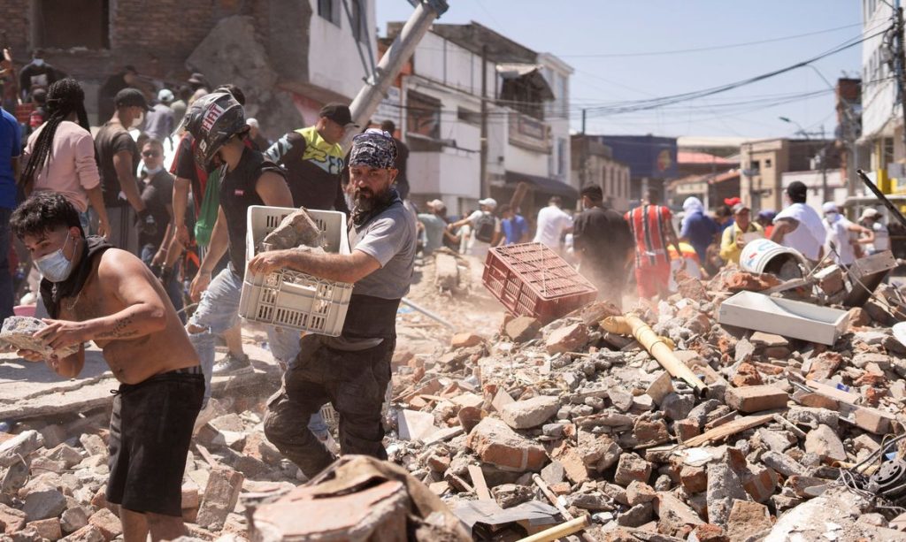 Sobe para 20 o número de mortos após terremoto de magnitude 7,4 devastar cidades na Colômbia