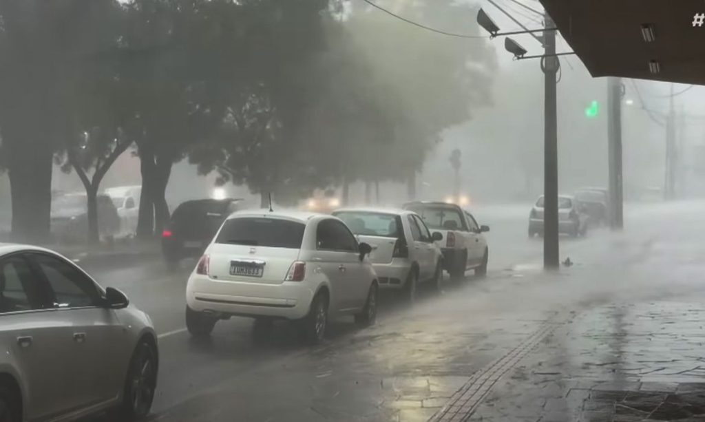 Tempestades no Rio Grande do Sul deixam milhares de desalojados em 117 municípios