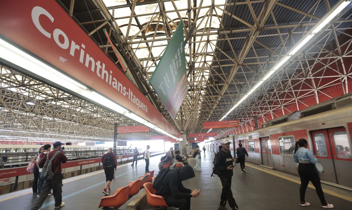 Trabalhadores da CPTM se reúnem em assembleia para definir rumos da greve