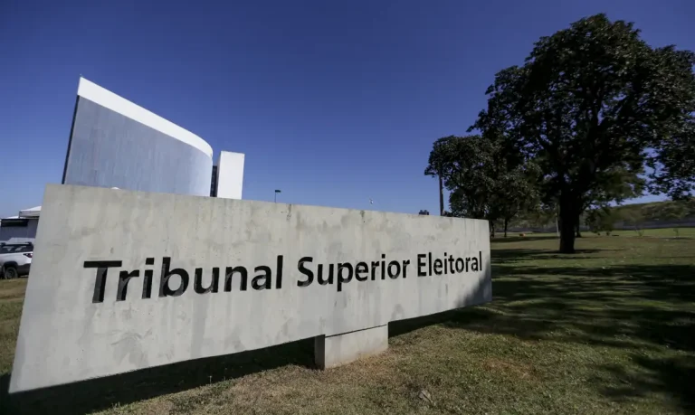 TSE institui grupo de assessoramento para vigiar IA e fake news nas eleições de 2026