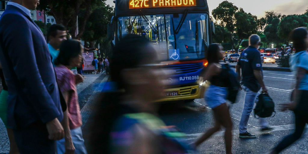 Abstenção eleitoral no Brasil é impulsionada por exaustão e isolamento social